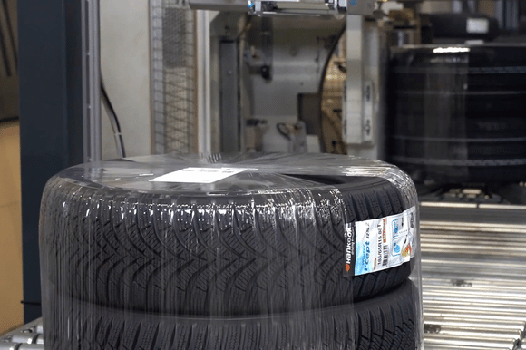 Aplikowanie etykiet na oponach