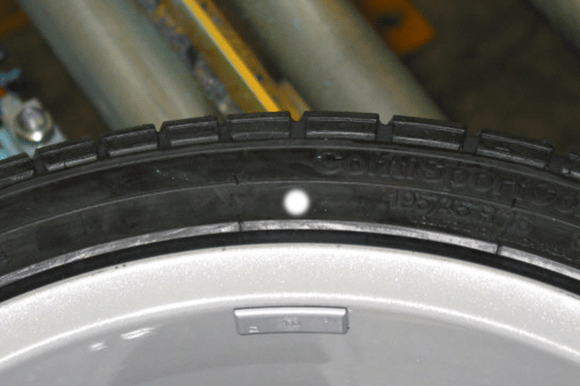 Nadruk kropki w miejscu wyważania