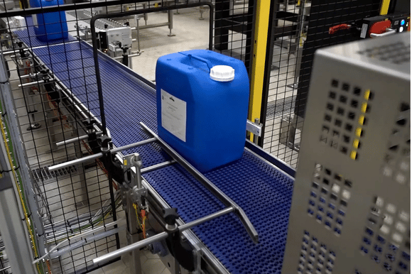 Znakowanie kanistrów 5L w branży chemicznej