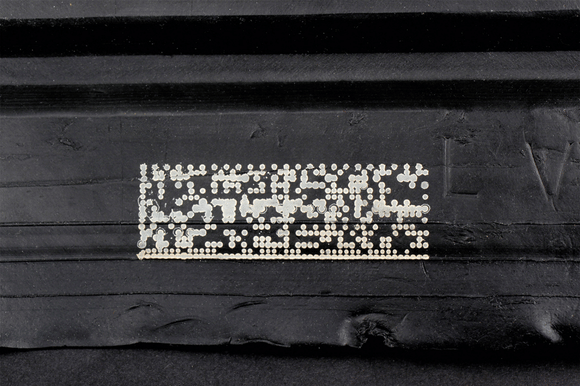 Znakowanie kodu 2D na gumie