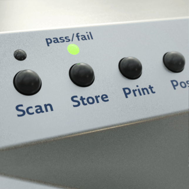 Certyfikowany pomiar kodów kreskowych 1D za pomocą stacjonarnego weryfikatora REA PC Scan LD4 od REA Elektronik.