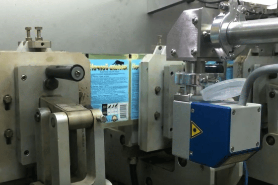 Przemysłowa znakowarka laserowa CO2 REA JET o mocy 30W i 60W do kodowania produktów.