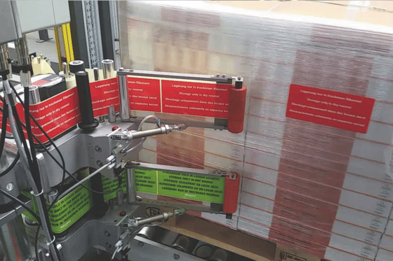automatyczny aplikator etykiet - Automatyczny system aplikacji etykiet REA LABEL ES do etykietowania produktów i opakowań.