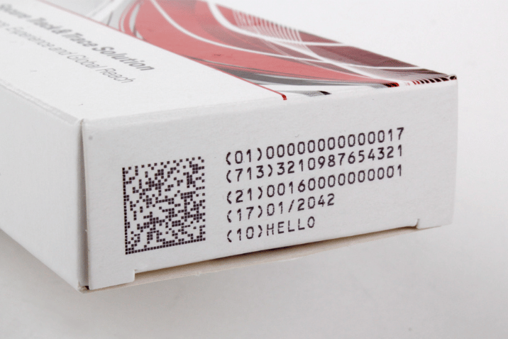 Przemysłowa drukarka TIJ (Thermal Inkjet) REA JET znakująca kartoniki farmaceutyczne kodami 2D DataMatrix zgodnie z wymogami unijnej dyrektywy fałszywkowej (FMD)