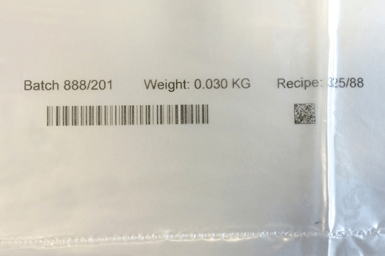 Nadruk daty i numeru partii na plastikowych opakowaniach kosmetycznych za pomocą drukarek wysokiej rozdzielczości REA JET.