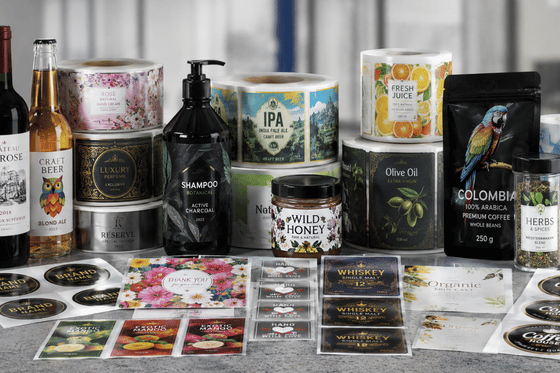 Przemysłowa drukarka do kolorowych etykiet na butyelki, produkty spożywcze, opakowania zbiorcze oraz słoiki – model REA LABEL QL-300.