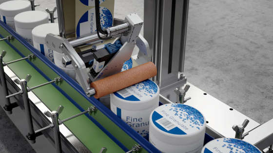 Automatyczny system etykietowania produktów i palet na linii produkcyjnej.