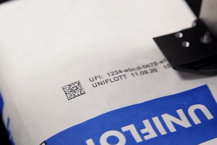 Głowica HR nanosząca kod 2D Data Matrix, numer UFI oraz oznaczenia identyfikacyjne na opakowanie produktu podczas procesu produkcyjnego.