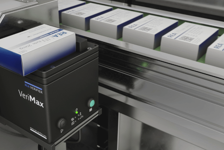 REA VERIFIER VeriMax kontrolujący kody na kartonikach na linii produkcyjnej