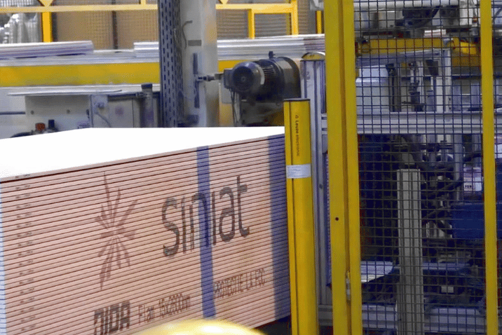 Płyty gipsowo-kartonowe znakowane na automatycznej linii produkcyjnej