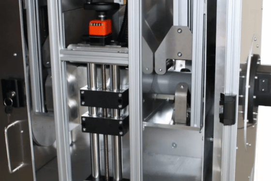 Wewnętrzny mechanizm prowadzenia rury w systemie REA ExtruMark 200